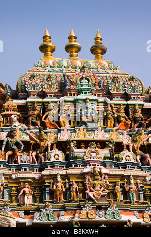 Indien-Tamil Nadu Tiruvannamalai Arunachaleswar Tempel auf dem bunten Dach gopuram Stockfoto