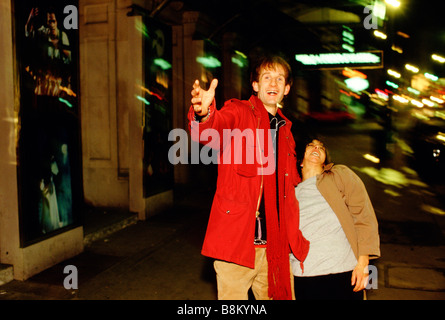 Bigg Markt, Newcastle, England. Betrunkene Leute Staffeln entlang der Straße nach einer Nacht Stockfoto