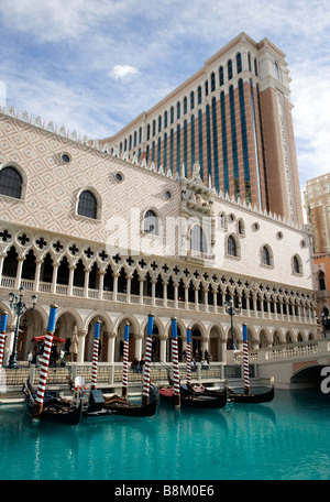 Gondel im Venetian Hotel und Casino auf dem Las Vegas Strip, Nevada, USA Stockfoto