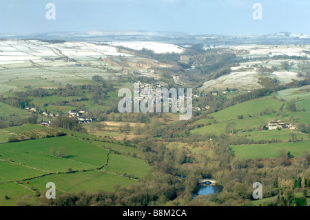 Blick vom Curbar Kante in Richtung Calver, Peak District, Derbyshire, England, März. Stockfoto
