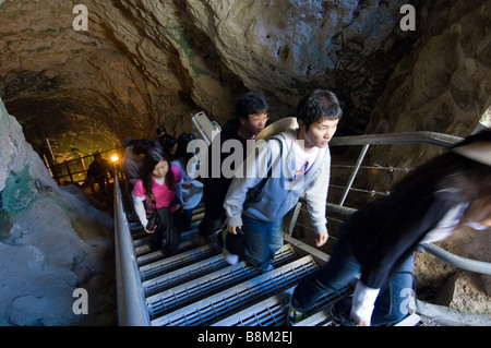 Touristen besuchen das Wasserprojekt in Tel Megiddo Stockfoto