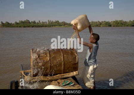 Menschen in El-Ar-Dorf in der 4-ten Nil Katarakt Region in Nubien, Sudan. Bereich wird durch Staudammbau überflutet werden. Stockfoto