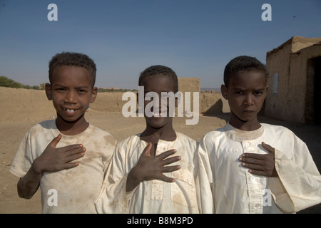 Menschen in El-Ar-Dorf in der 4-ten Nil Katarakt Region in Nubien, Sudan. Bereich wird durch Staudammbau überflutet werden. Stockfoto