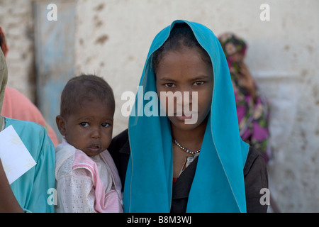 Menschen in El-Ar-Dorf in der 4-ten Nil Katarakt Region in Nubien, Sudan. Bereich wird durch Staudammbau überflutet werden. Stockfoto