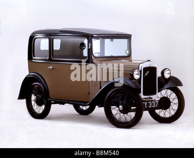 Eine 1920er Austin Seven auf weißem Studiohintergrund Stockfoto