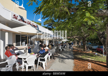 Coffee-Shop auf der 5th Avenue im Zentrum der Innenstadt von Neapel, Golfküste, Florida, USA Stockfoto