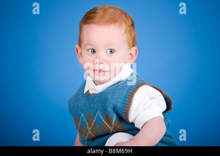 Niedliche Rothaarige Babyjungen lächelnd Stockfoto