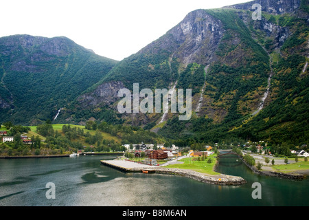 Morgen-Ansatz nach Flaam, Norwegen, aus Aurlandsfjord. Stockfoto