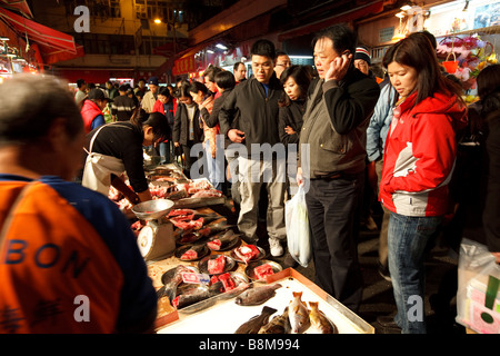 Night Verkaufsoffener Bowrington Road Strassenmarkt in Causeway Bay, Hong Kong. Stockfoto