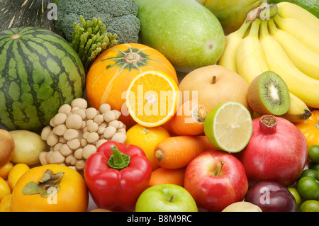 Nahaufnahme von verschiedenen Arten von Obst und Gemüse Stockfoto