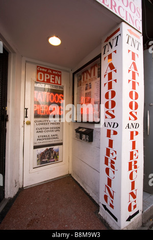 Tattoo und piercing auf Yonge Street Toronto Kanada Stockfoto