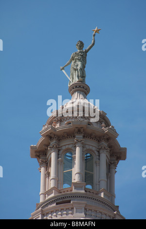 Liberty-Statue auf das Texas State Capital building Stockfoto