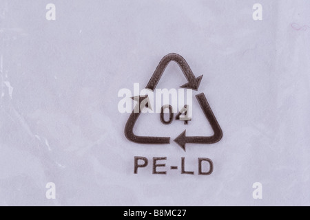 LDPE-PE-LD Nr. 4 niedrige Dichte Polyethylen recycling-Logo auf Verpackungen aus Kunststoff UK Stockfoto