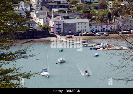 Dittisham mit Fähre, Dittisham ist ein Dorf und Zivilgemeinde im Bezirk South Hams in der englischen Grafschaft Devon. Stockfoto