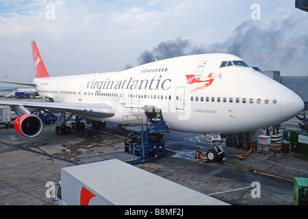 Virgin Atlantic 747 am Terminal am Flughafen Heathrow Stockfoto