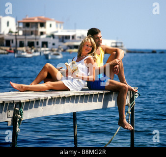 Glücklich lächelnd junges Paar im Urlaub Stockfoto