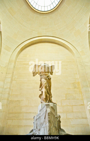 Geflügelter Sieg von Samothrake, hellenistische Marmorskulptur, 2. Jahrhundert v. Chr., Musée du Louvre Museum Innenraum Paris Frankreich Europa Stockfoto