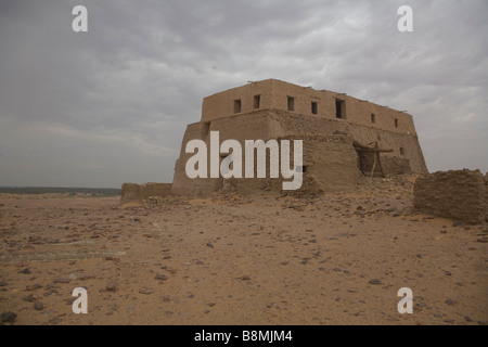 Die älteste Moschee in Sudan in Old Dongola am Fluss Nil. Ehemaligen christlichen Makuria Reich König Palast. Nubien, Sudan Stockfoto