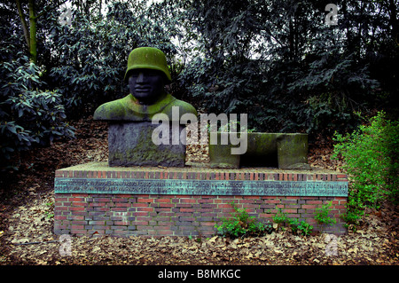 deutscher Soldat Jupp Rubsam Skulptur Stein Statue 1928 Düsseldorf War Memorial Deutschland Deutschland reisen Tourismusgeschichte Stockfoto