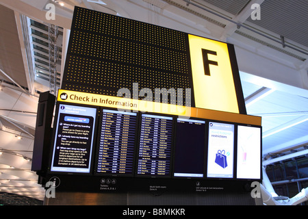 Vereinigte Königreich West London Heathrow Airport Terminal 5 die Abflughalle Stockfoto