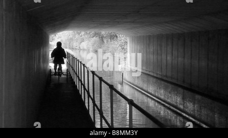 Radweg der Taff Trail auf der Monmouthshire und Brecon Canal Brecon Beacons Nationalpark wales powys Stockfoto