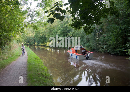 Radweg der Taff Trail auf der Monmouthshire und Brecon Canal Brecon Beacons Nationalpark wales powys Stockfoto