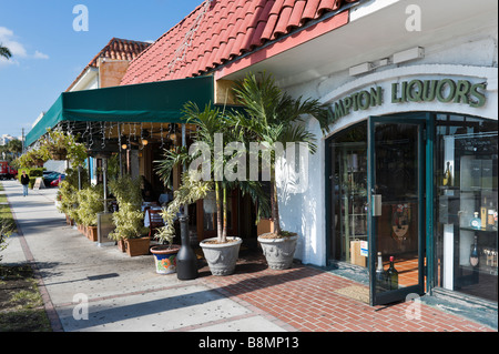 Geschäfte am Royal Poinciana Boulevard im Zentrum von Palm Beach, Gold Coast, Florida, USA Stockfoto