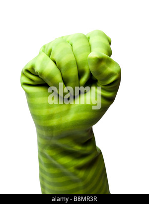 Weibliche Hand in Gummihandschuh macht Faust Form auf weißen Ausschnitt Stockfoto