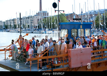 Ferry Kreuzung Aura-Fluss in Turku Finnland Stockfoto