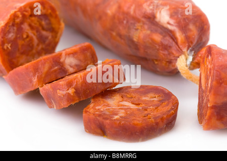 Iberische Chorizo von Barrancos - Region Alentejo, Portugal (Chouriço) - isoliert auf weiss Stockfoto