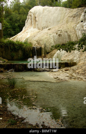 Die gefrorenen Kaskade und die heißen Quellen von Terme di San Filippo auf der Seite des Monte Amiata in der Toskana Stockfoto