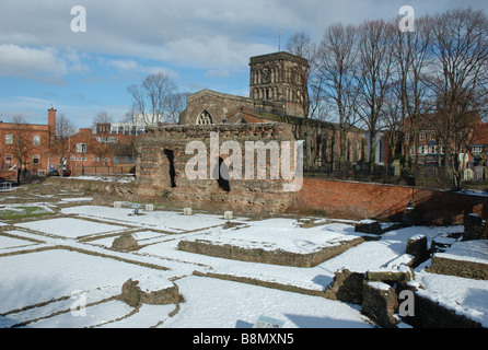 Jewry Wall, Ruinen der römischen Thermen und St.-Nikolaus-Kirche, Leicester, England, UK Stockfoto