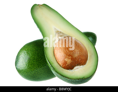 Avocado-Frucht mit Scheibe auf weißem Hintergrund Stockfoto