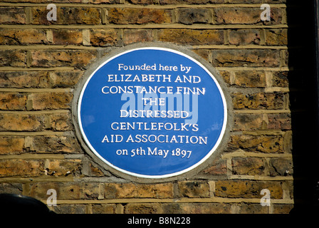 blaue Plakette kennzeichnen das Haus wo Elizabeth und Constance Finn gegründet, der notleidenden Adelsnest Förderverein Stockfoto