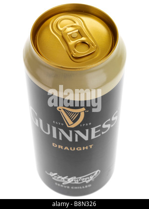 Marke können oder Zinn von Guinness Stout Bier Isoliert gegen einen weißen Hintergrund mit keine Menschen und einen Freistellungspfad Stockfoto