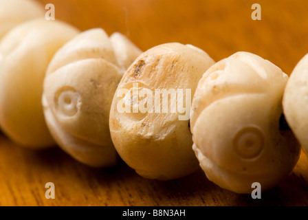 Detail des Knochen-Perlen von einem muslimischen Tasbih Stockfoto