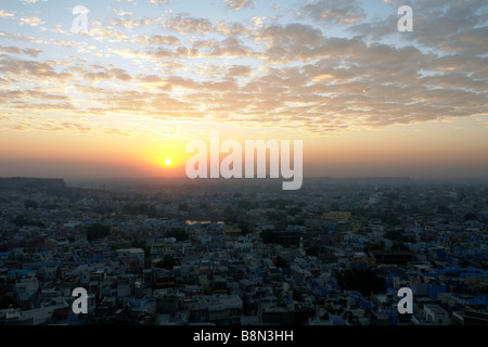 Dawn Sonnenaufgang über die alte Stadt Jodhpur genommen vom fort Stockfoto