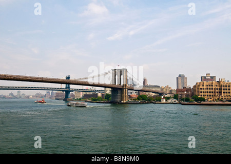 Die Brooklynbridge über den East river Stockfoto