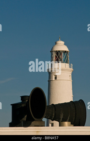 Arbeiten von Leuchtturm und Nebelhorn bei Nash Punkt auf dem Vale of Glamorgan Heritage Coast Südwales Stockfoto