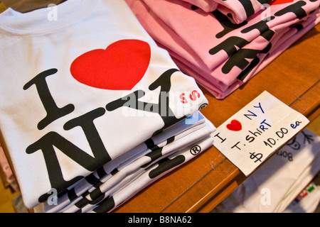 Nahaufnahme des gedruckten Souvenir "I love New York" T-shirts zum Verkauf Stockfoto