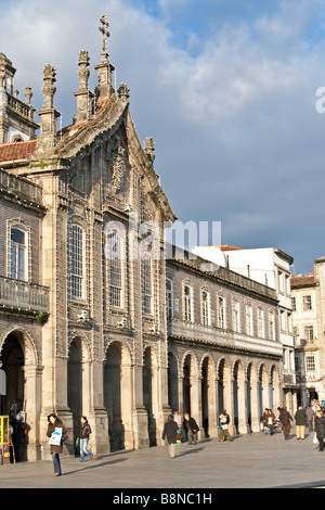 Arcadas Palast und Lapa Kirche in Stadt Braga, Portugal. Die Arkaden sind von Commerce nämlich von der berühmten Café Vianna verwendet. Stockfoto