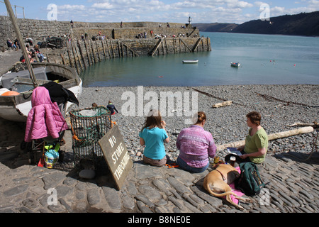 Urlauber in Clovelly, Nord-Devon Stockfoto