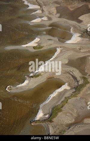 Luftaufnahme der Sandbänke mit Hippo-Tracks und eine Wind-durchgebrannten Wasserfläche in der Mündung Stockfoto