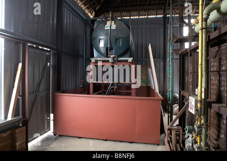 Stahl Kunststoff doppelwandiger Öltank in industriellen Werkseinstellung Stockfoto