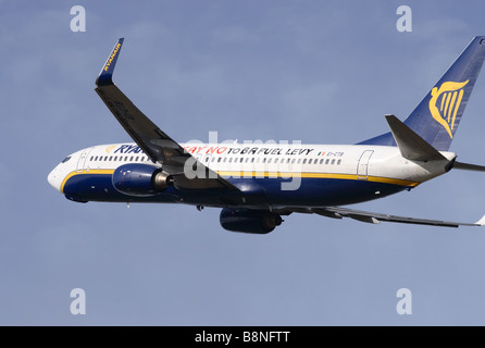 Ryanair-Flugzeug fliegen Boeing 737-800 ausziehen Abflug Stockfoto