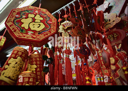 Chinese New Year Dekorationen für den Verkauf außerhalb Briefpapier speichern Stanley Street Hong Kong Stockfoto