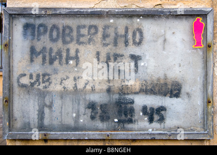 Eine sowjetische Graffiti aus dem zweiten Weltkrieg schreibt überprüft keine Minen Stockfoto