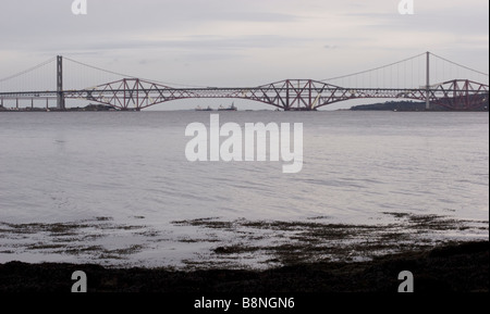 Forth, Schiene und Straße Brücke aus dem Westen, Blick nach Osten in Richtung der Brücken Stockfoto