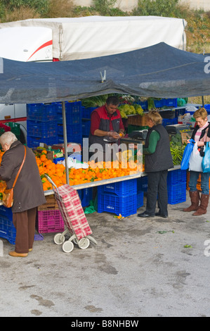 Obst und Gemüse Stall La Marina spanischen Markt Spanien Stockfoto