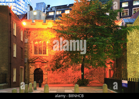 St. Helens Kirche bei Nacht City of London England Stockfoto